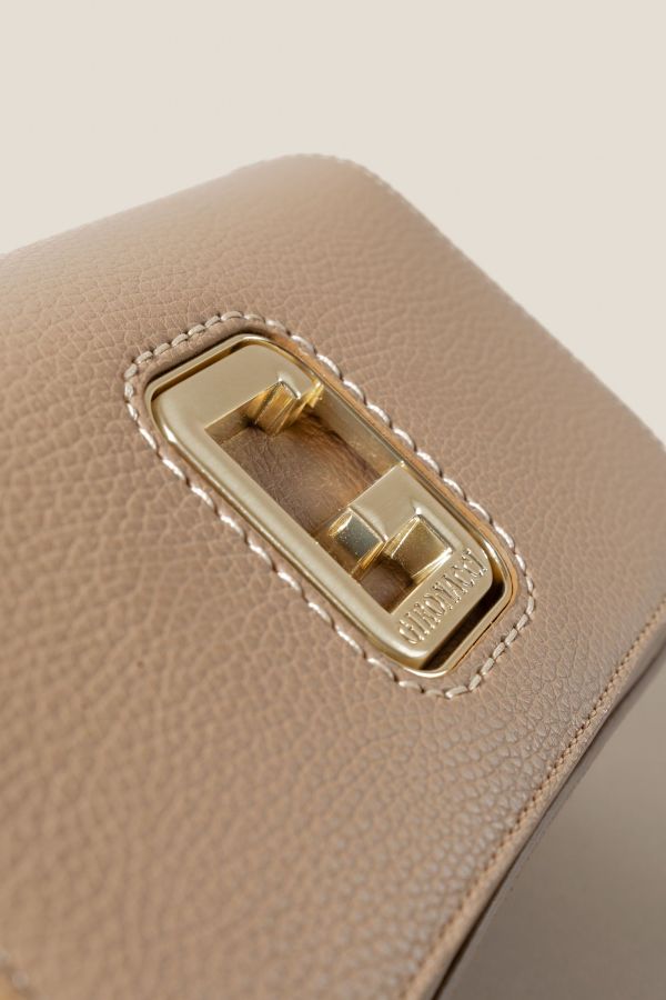 2290 Vitello Camel 108