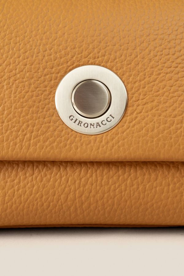 borsa da donna, borsa artigianale da donna, borsa in pelle, borsa Made in Italy, borsa Gironacci, 2310 Velvet Ocra 202
