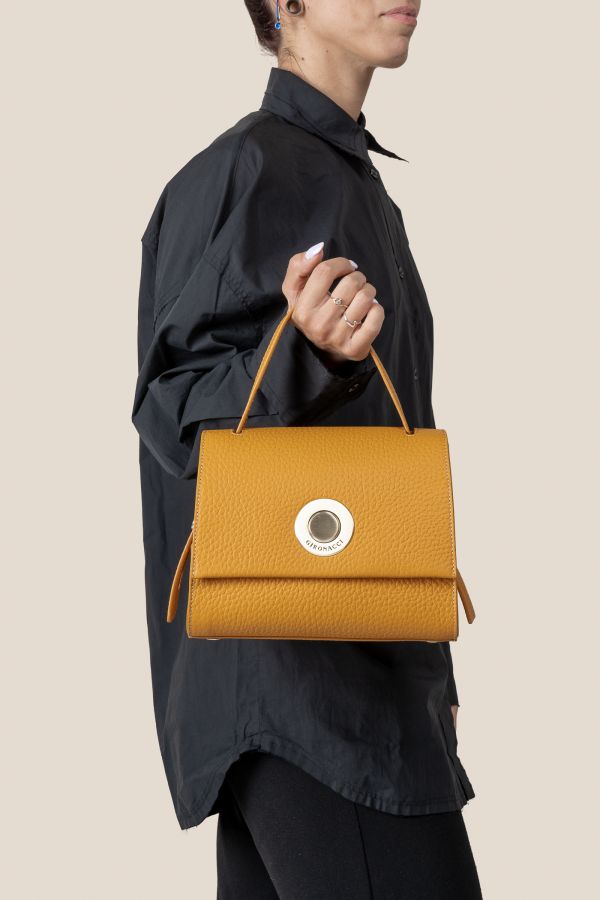 borsa da donna, borsa artigianale da donna, borsa in pelle, borsa Made in Italy, borsa Gironacci, 2310 Velvet Ocra 202